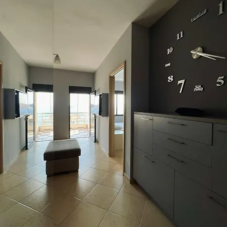 Apartment Beachfront Sarande